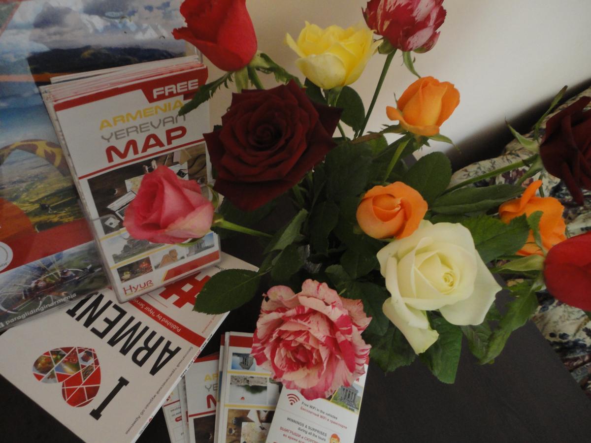 Like Home Guesthouse & Tours Jerevan Eksteriør bilde